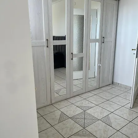 Mundenheim Apartment *